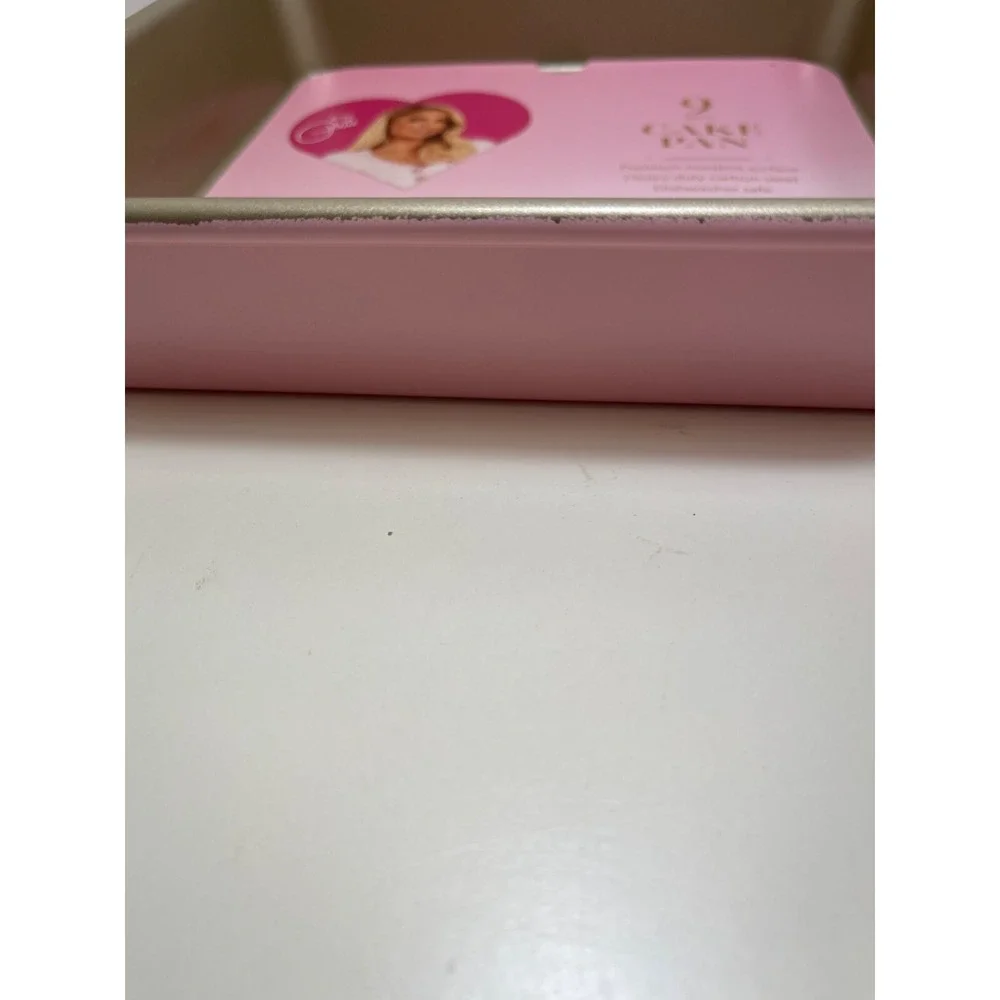Paris Hilton 9-Inch Cake Pan Nonstick Surface Heavy Duty Carbon Steel Dishwasher